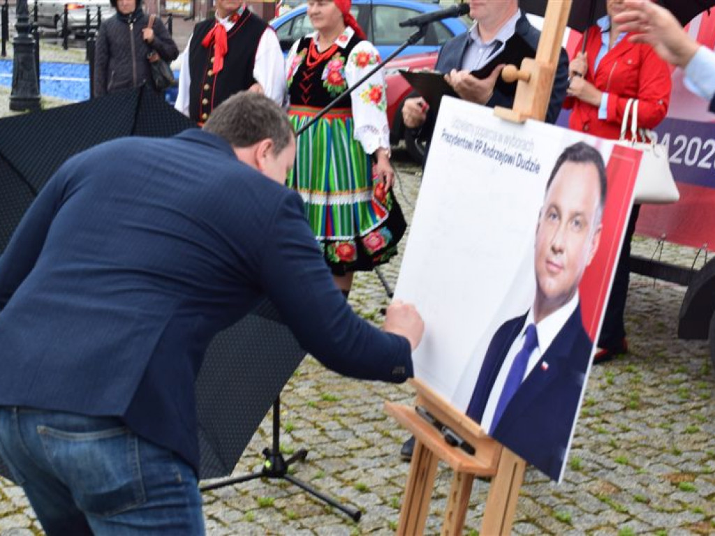 Łowicki komitet prezydenta Dudy mówi o 