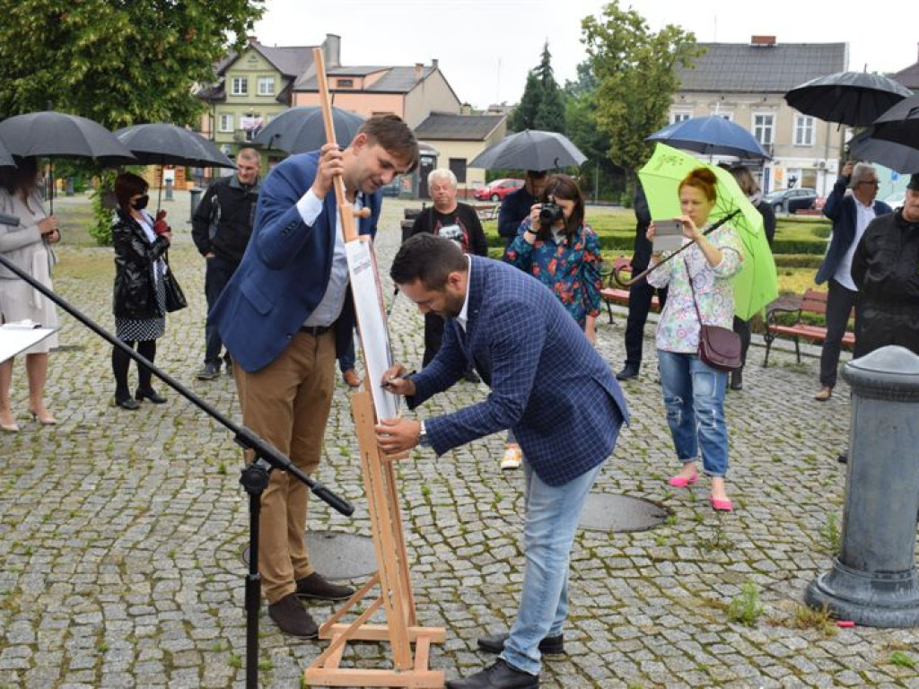 Łowicki komitet prezydenta Dudy mówi o 