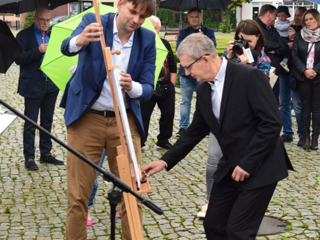Łowicki komitet prezydenta Dudy mówi o 