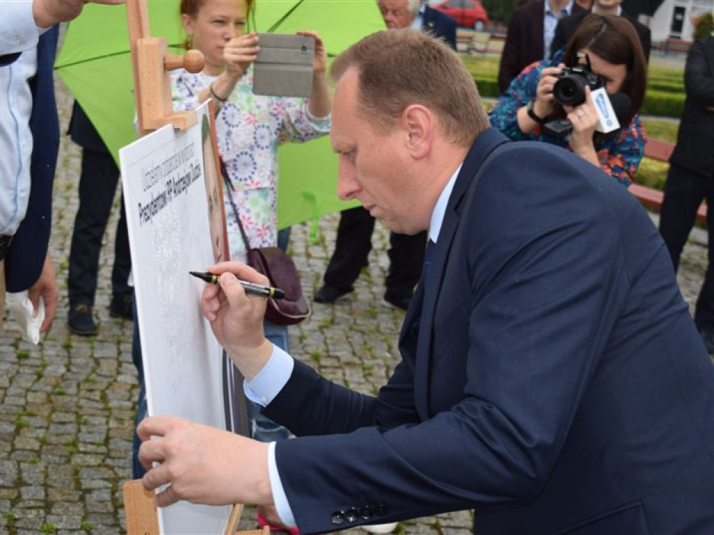 Łowicki komitet prezydenta Dudy mówi o 
