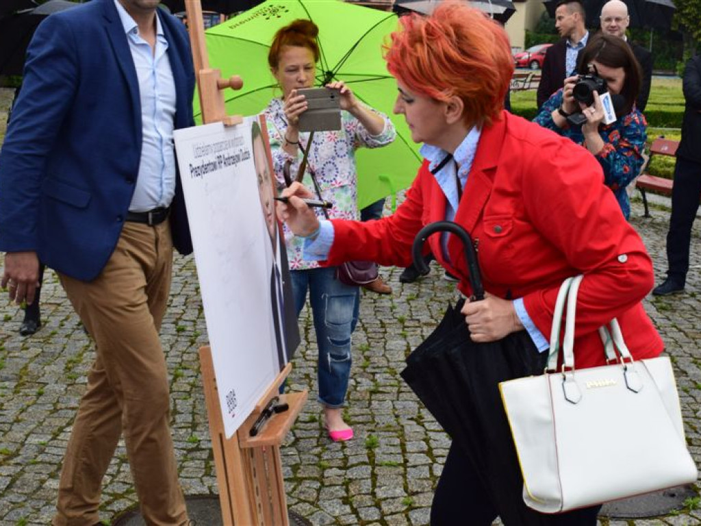 Łowicki komitet prezydenta Dudy mówi o 