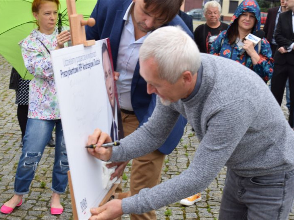 Łowicki komitet prezydenta Dudy mówi o 