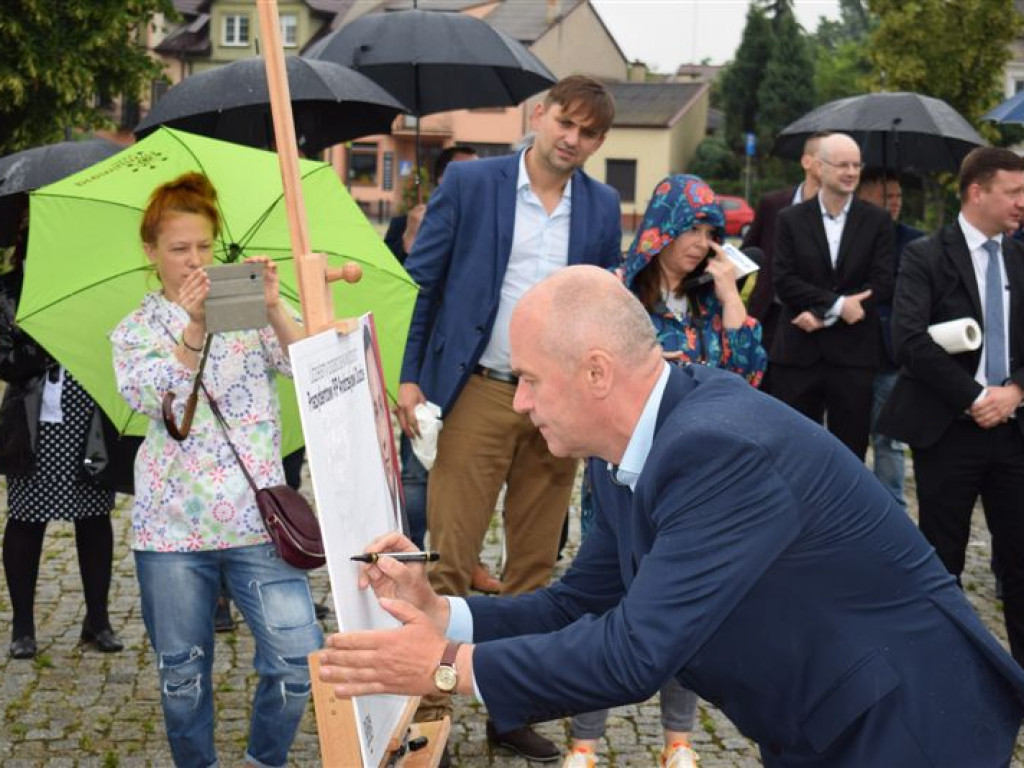 Łowicki komitet prezydenta Dudy mówi o 