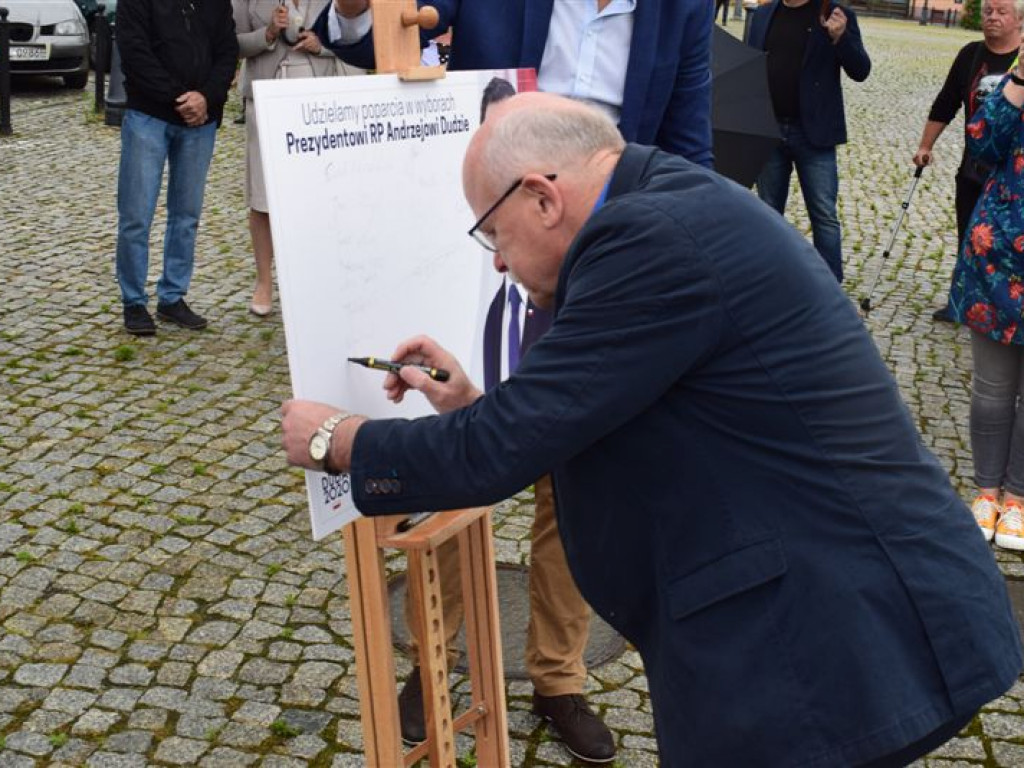 Łowicki komitet prezydenta Dudy mówi o 