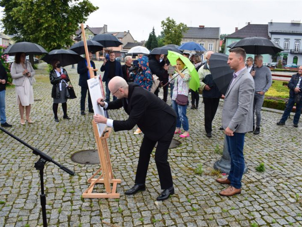 Łowicki komitet prezydenta Dudy mówi o 