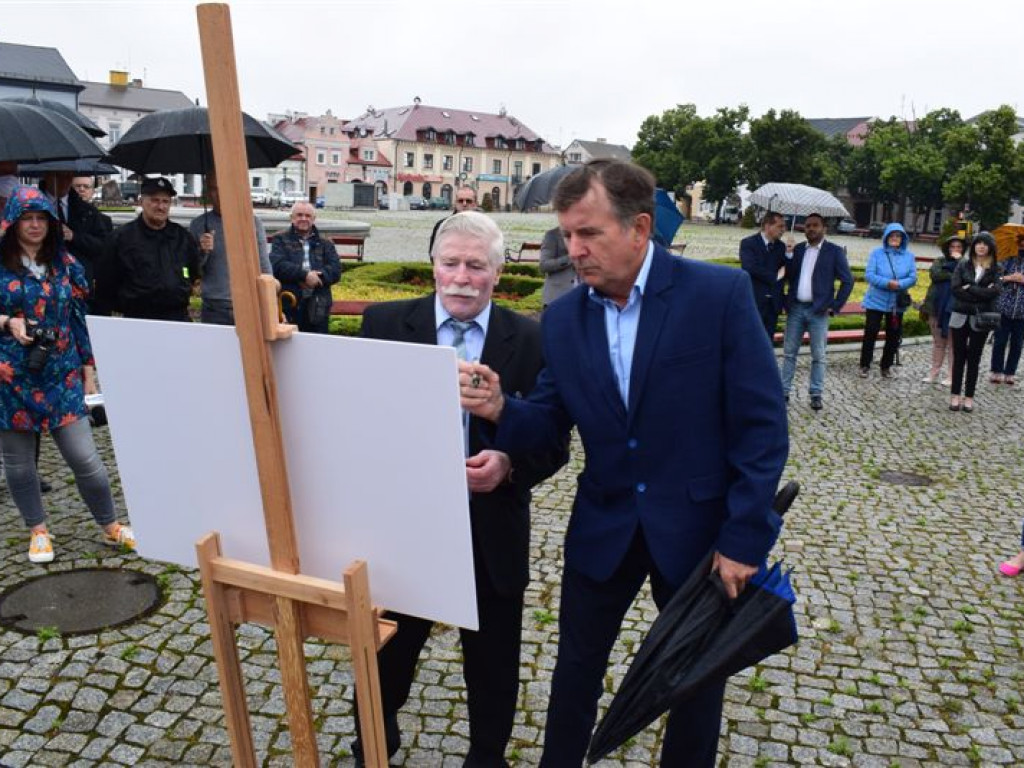 Łowicki komitet prezydenta Dudy mówi o 