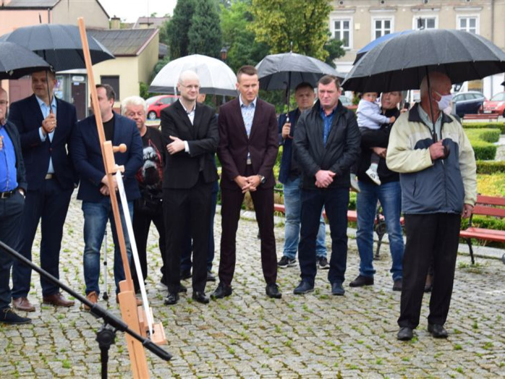 Łowicki komitet prezydenta Dudy mówi o 