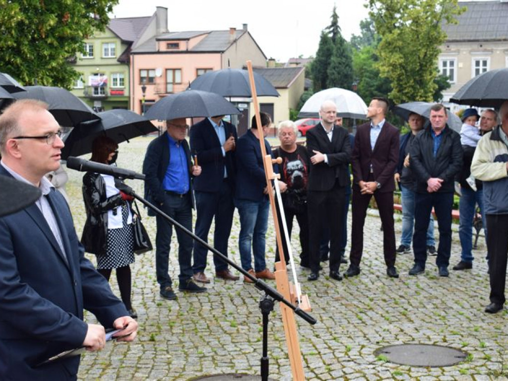 Łowicki komitet prezydenta Dudy mówi o 