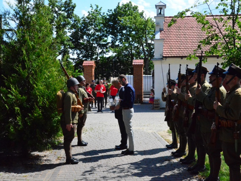 Dziesiątacy symbolicznie uczcili Święto Pułkowe