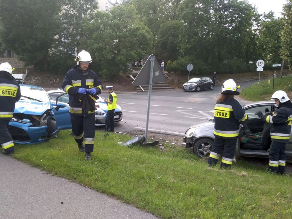 Dwa samochody osobowe zderzyły się na DK14 w Domaniewicach