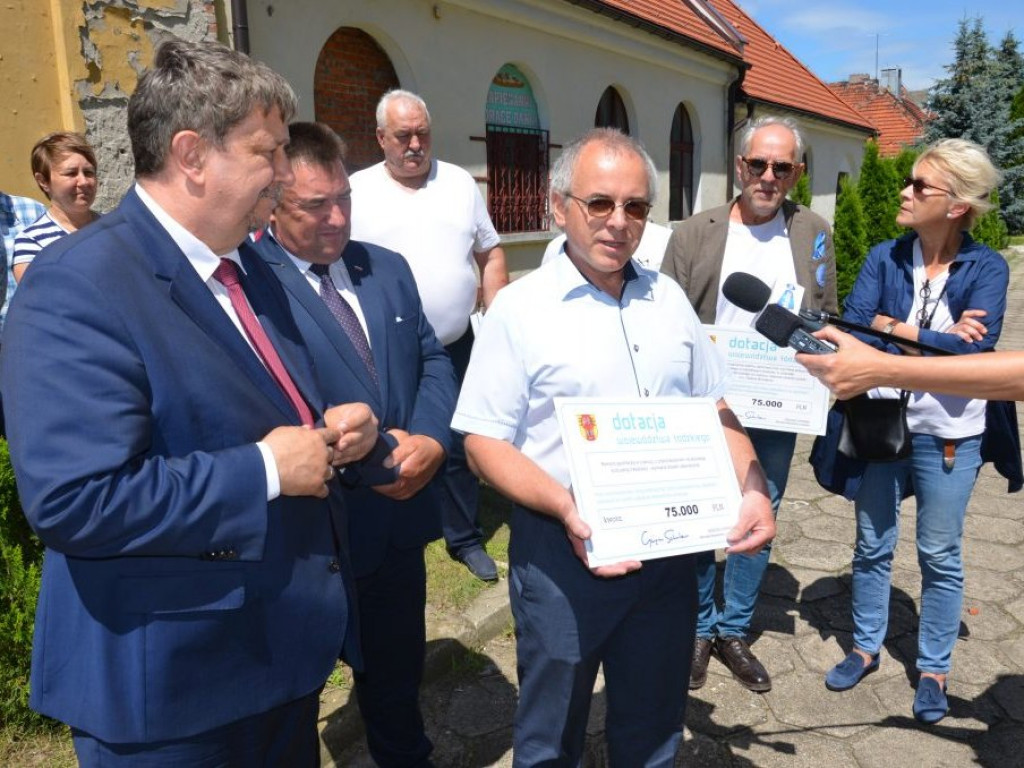Po 75 tysięcy złotych dla Galerii Browarna i na spichlerz na Blichu