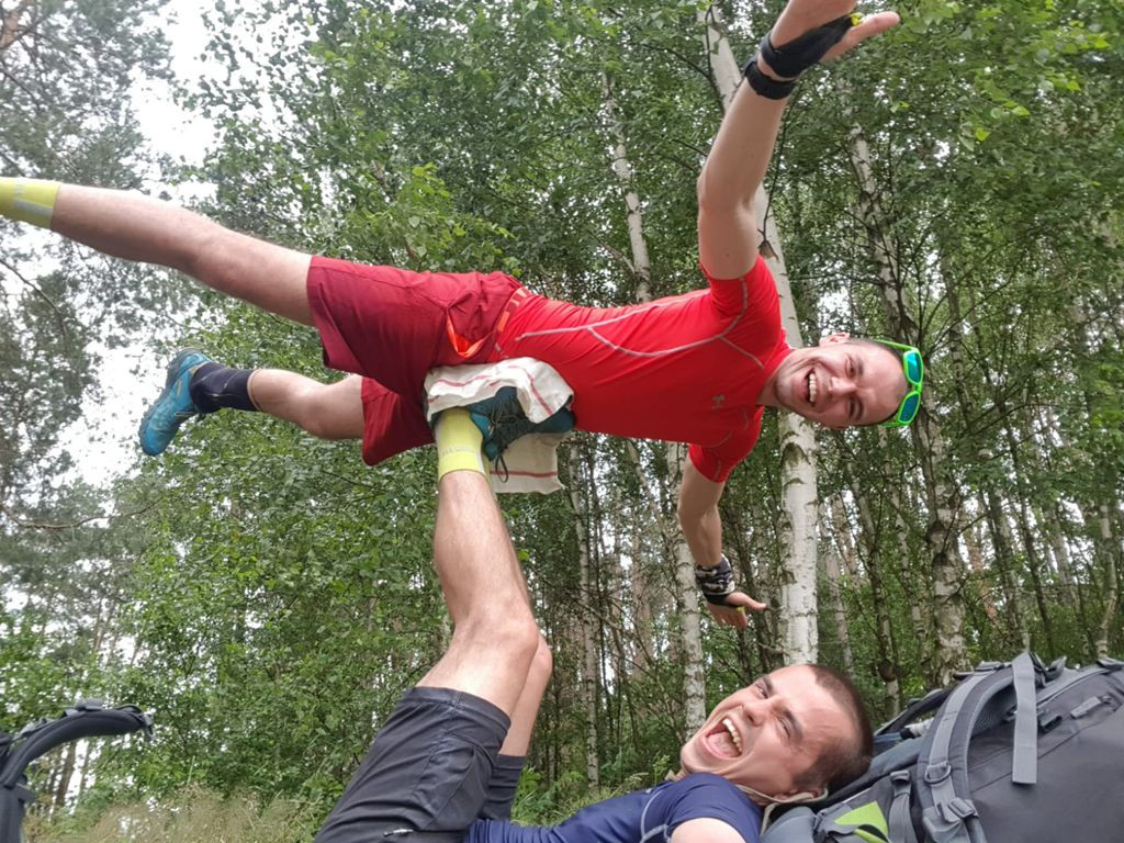 Marcin i Radek charytatywnie idą dla Laury. Dziś przeszli przez Łowicz [aktualizacja]