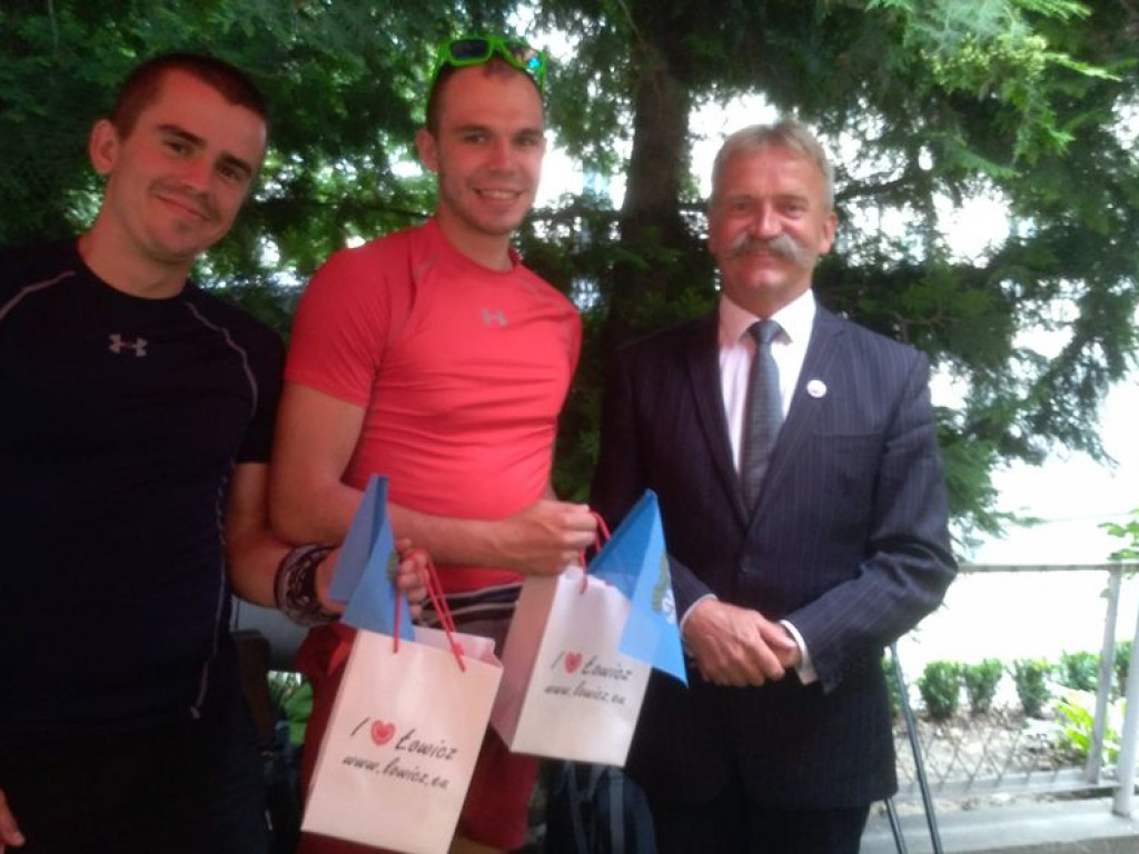 Marcin i Radek charytatywnie idą dla Laury. Dziś przeszli przez Łowicz [aktualizacja]