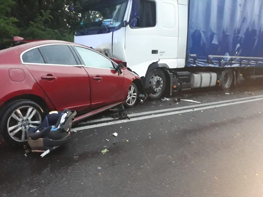 Dwie osoby nie żyją po wypadku w Głownie, dziecko w szpitalu (aktualizacja)