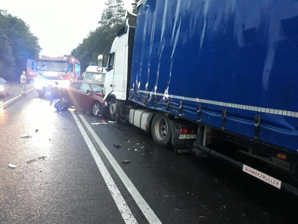 Dwie osoby nie żyją po wypadku w Głownie, dziecko w szpitalu (aktualizacja)