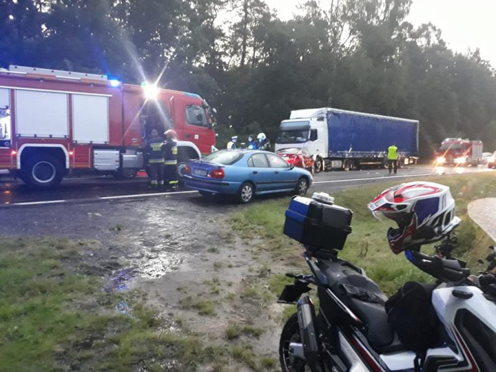 Dwie osoby nie żyją po wypadku w Głownie, dziecko w szpitalu (aktualizacja)