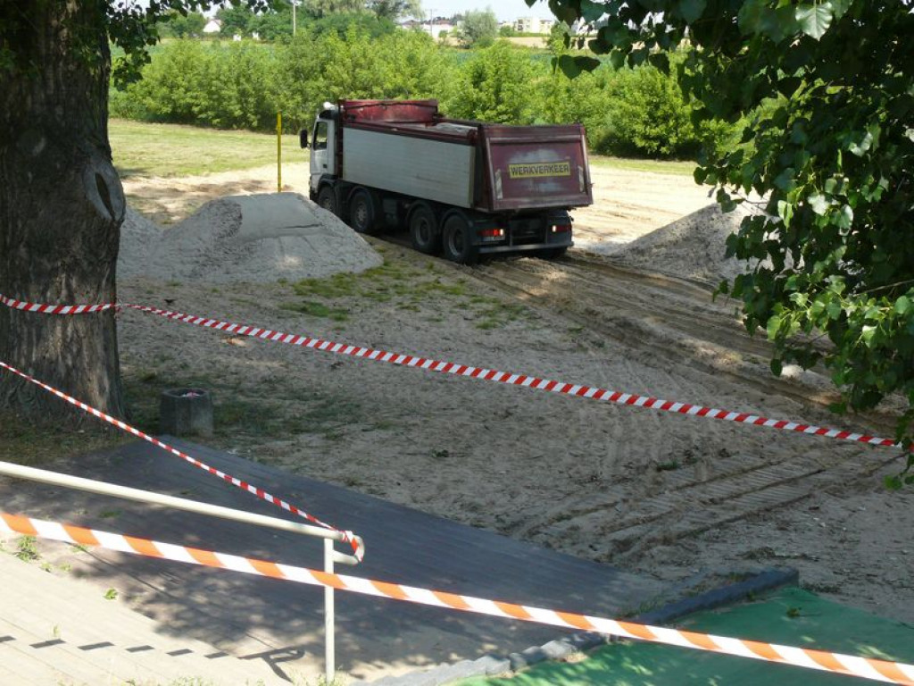 Porządki na plaży, otwarcie już w niedzielę