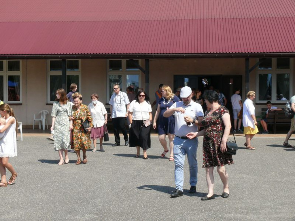 Siedem osób otrzymało chrzest w Bzurze FILM i ZDJĘCIA