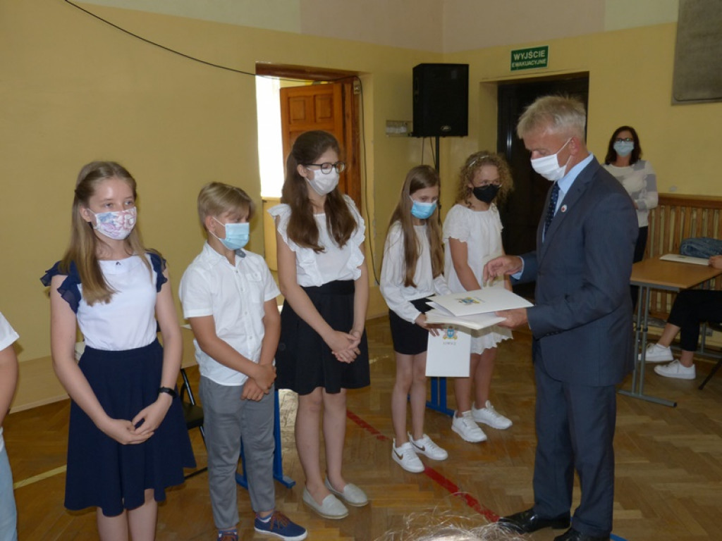 Prymusi otrzymali stypendia