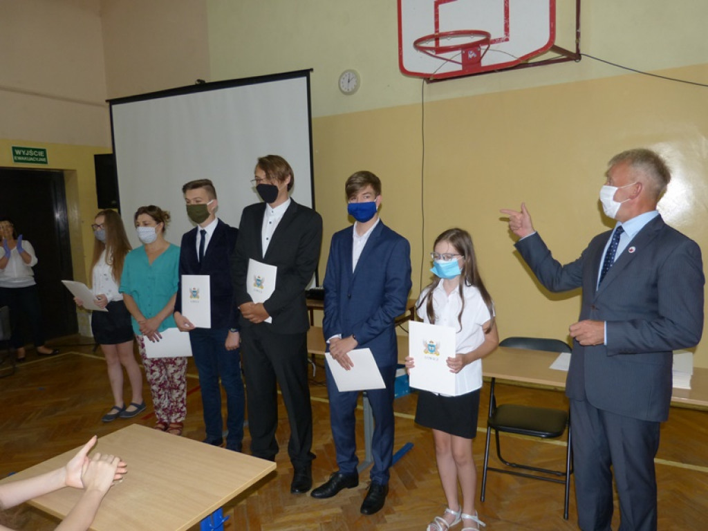 Prymusi otrzymali stypendia