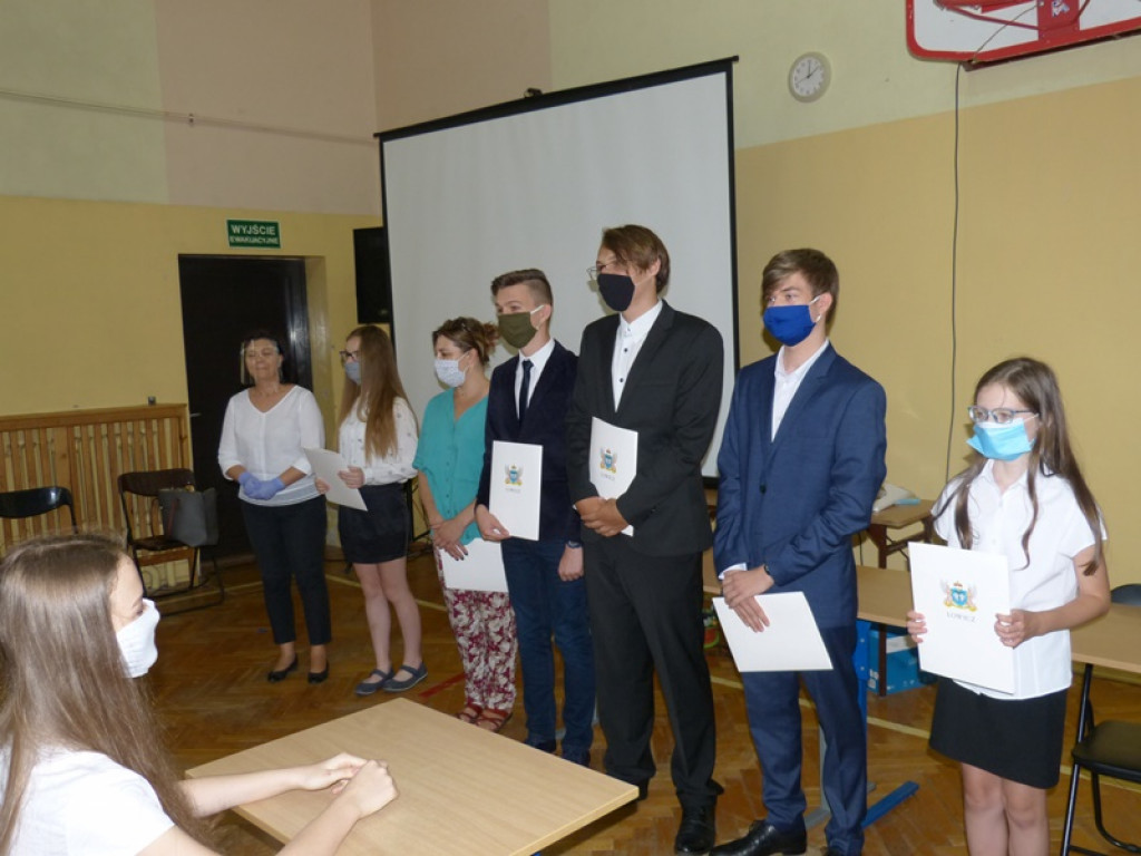 Prymusi otrzymali stypendia