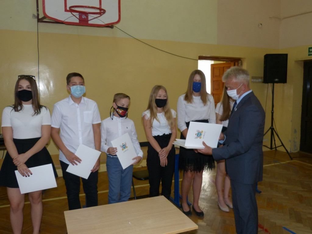 Prymusi otrzymali stypendia