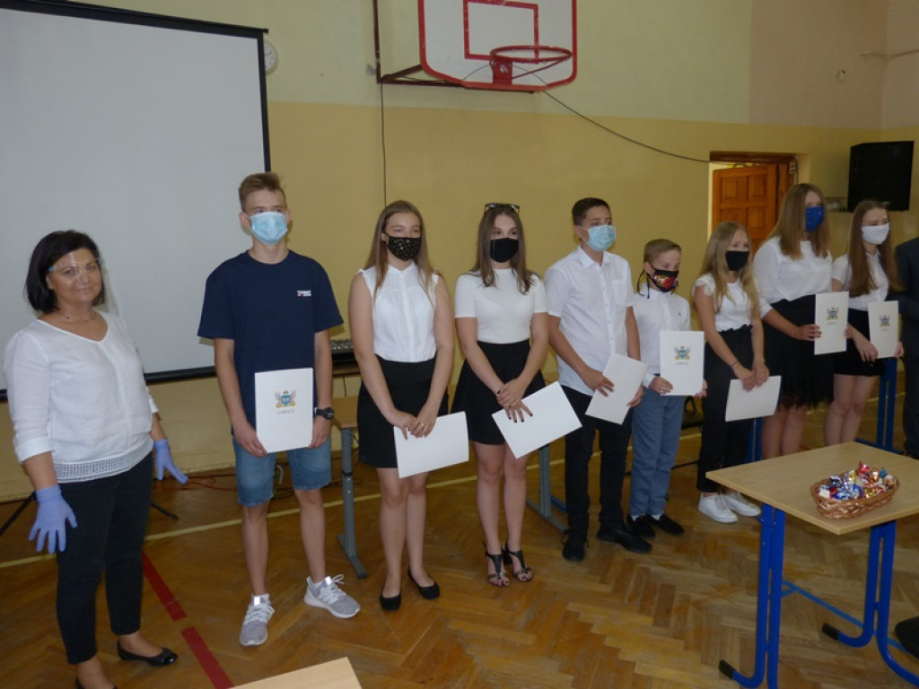Prymusi otrzymali stypendia