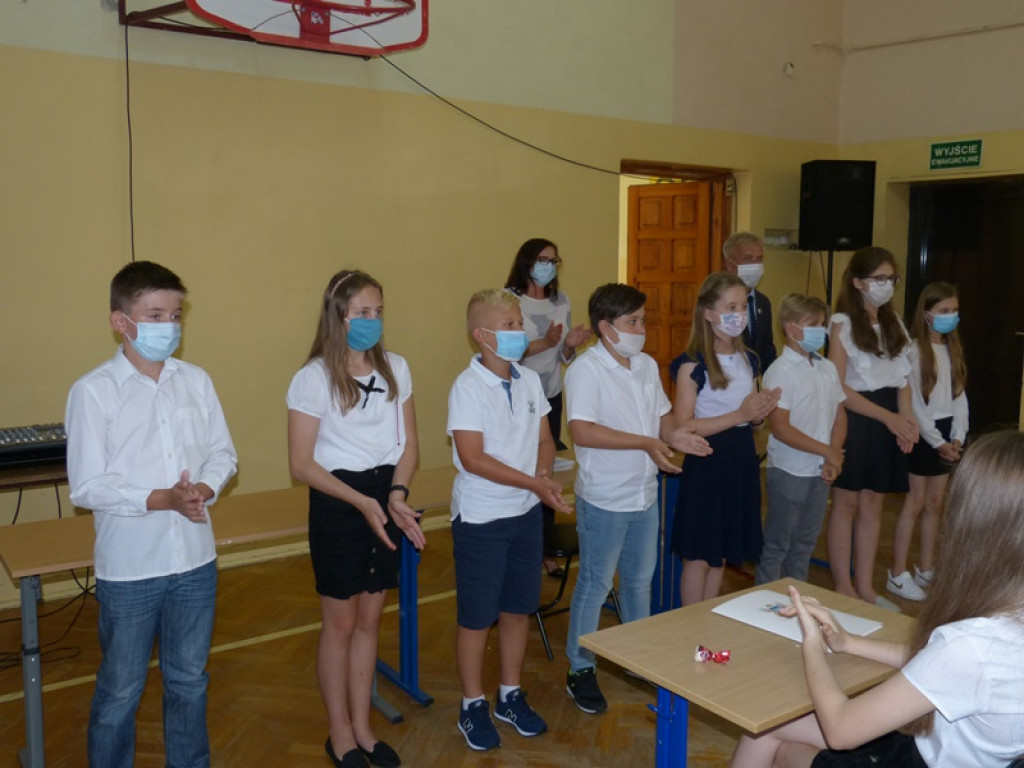 Prymusi otrzymali stypendia
