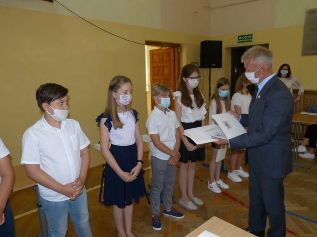 Prymusi otrzymali stypendia