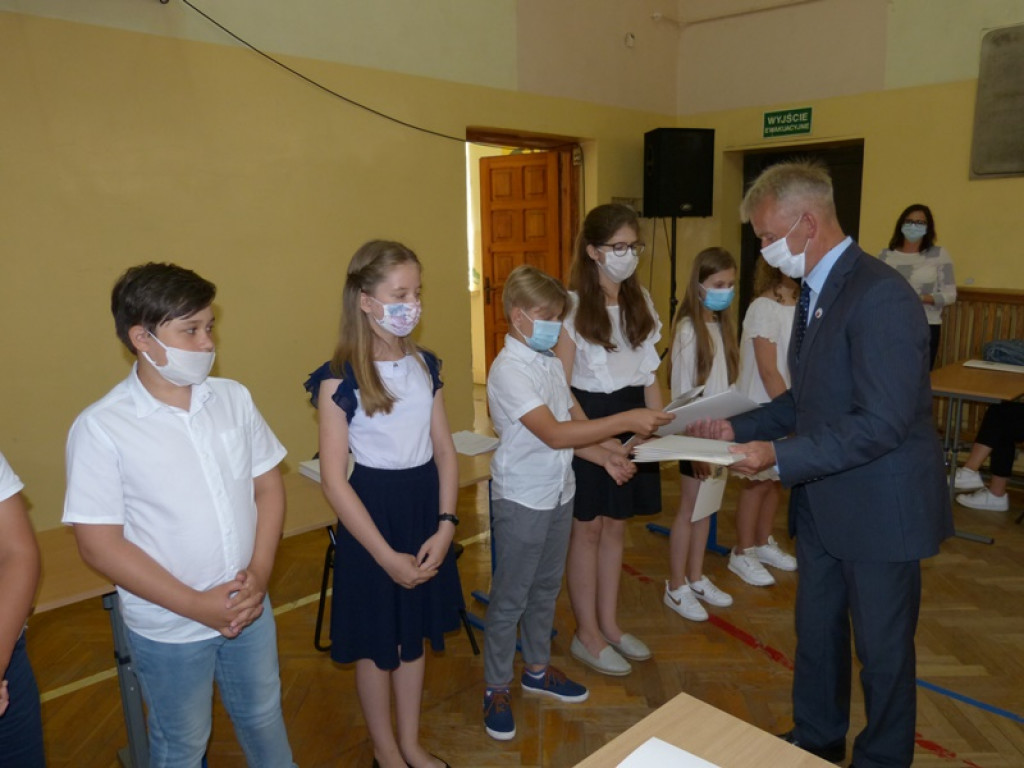 Prymusi otrzymali stypendia