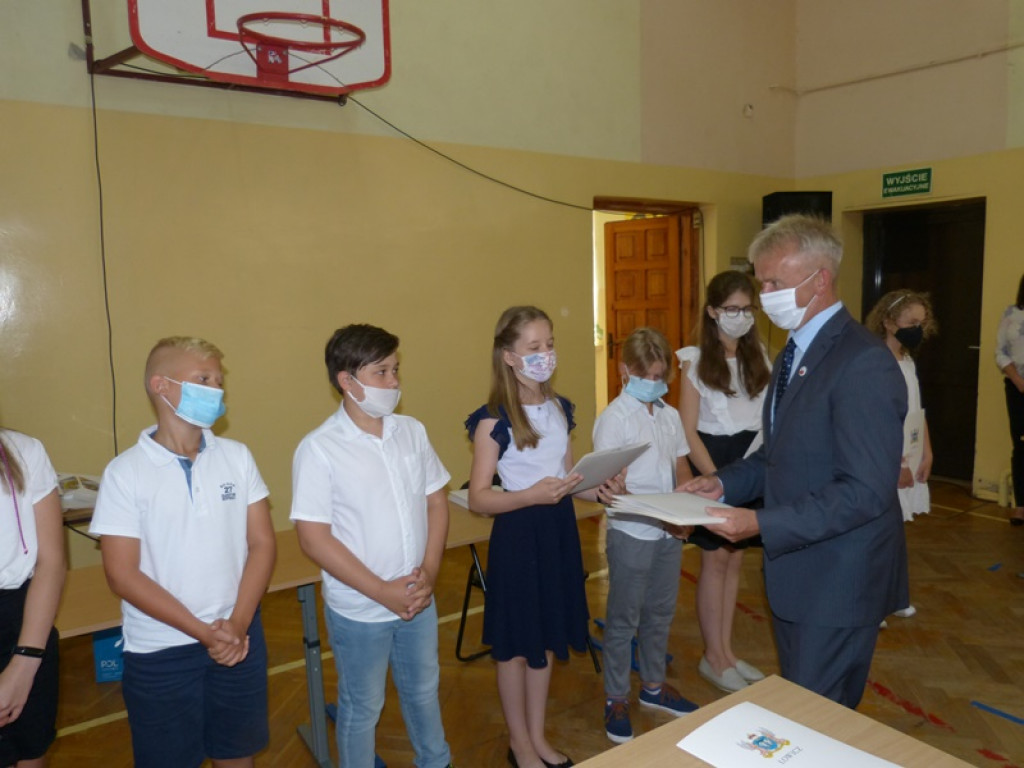 Prymusi otrzymali stypendia