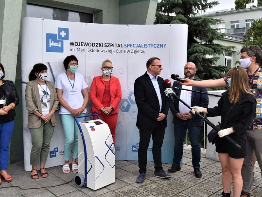 Zgierski szpital testuje nowoczesne urządzenie do dezynfekcji
