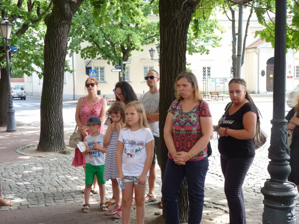 Spacerowicze poznawali wieloreligijny Łowicz