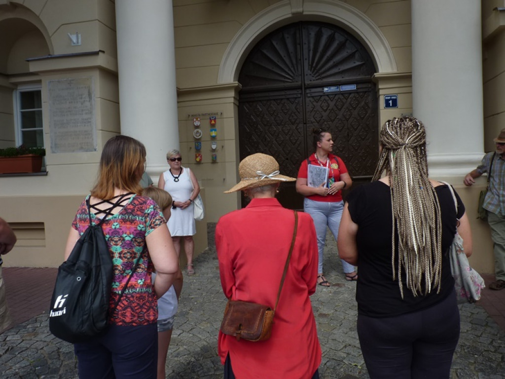 Spacerowicze poznawali wieloreligijny Łowicz