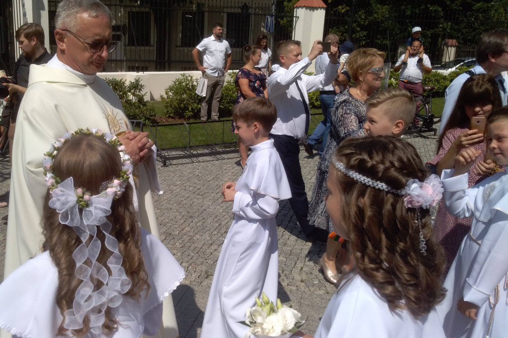 Dzieci z klasy IIIc Jedynki przyjęły I Komunię Św.