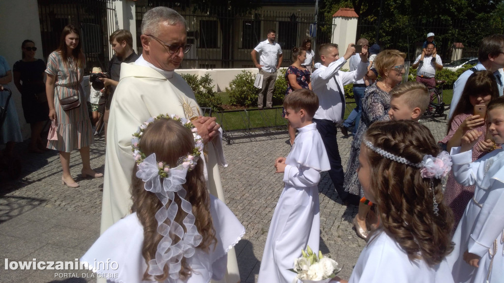 Dzieci z klasy IIIc Jedynki przyjęły I Komunię Św.