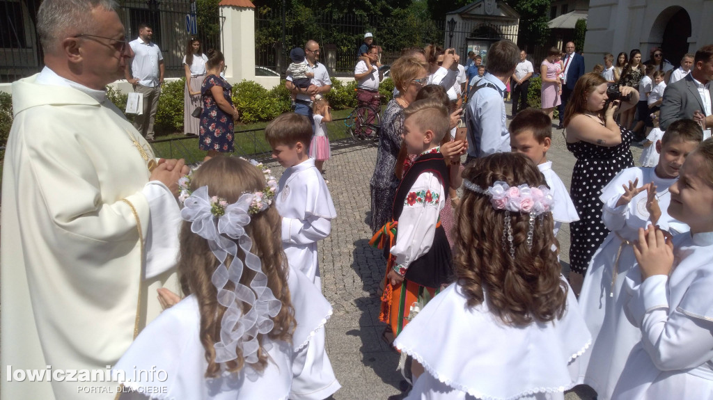 Dzieci z klasy IIIc Jedynki przyjęły I Komunię Św.