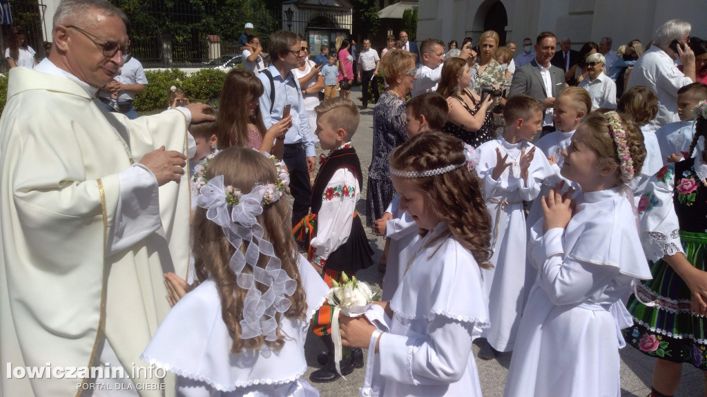 Dzieci z klasy IIIc Jedynki przyjęły I Komunię Św.