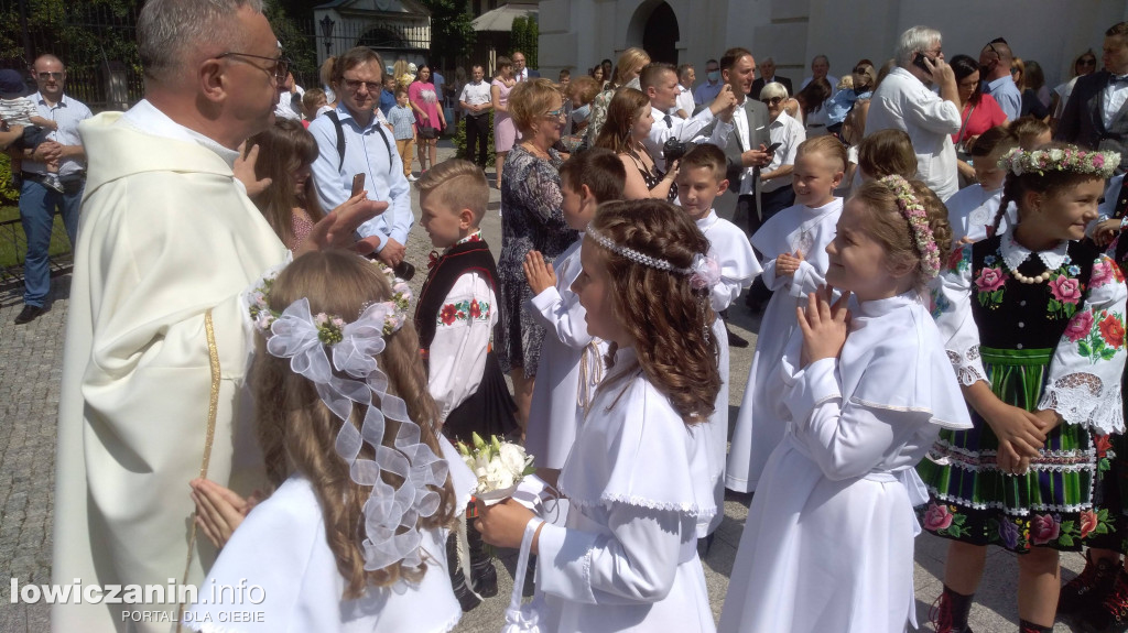 Dzieci z klasy IIIc Jedynki przyjęły I Komunię Św.