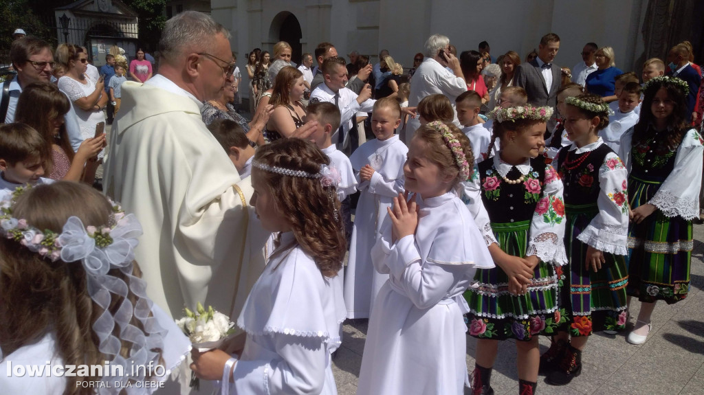 Dzieci z klasy IIIc Jedynki przyjęły I Komunię Św.