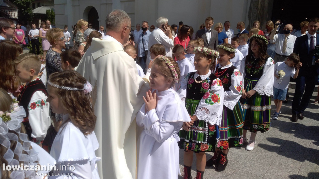 Dzieci z klasy IIIc Jedynki przyjęły I Komunię Św.