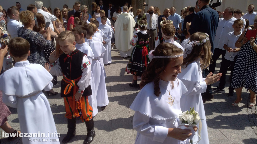 Dzieci z klasy IIIc Jedynki przyjęły I Komunię Św.