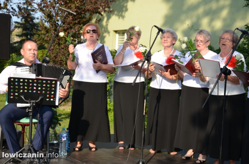 Koncert przy baszcie - śpiewały chóry seniorów