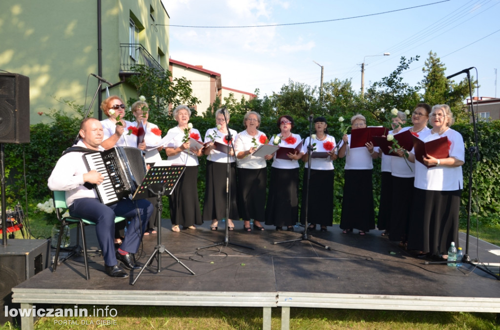 Koncert przy baszcie - śpiewały chóry seniorów