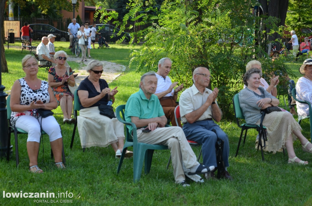 Koncert przy baszcie - śpiewały chóry seniorów