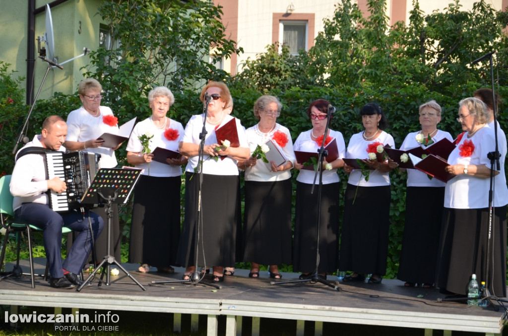 Koncert przy baszcie - śpiewały chóry seniorów