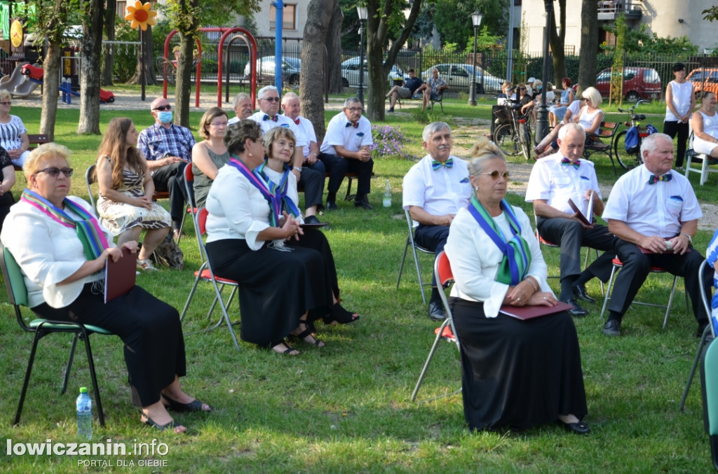Koncert przy baszcie - śpiewały chóry seniorów