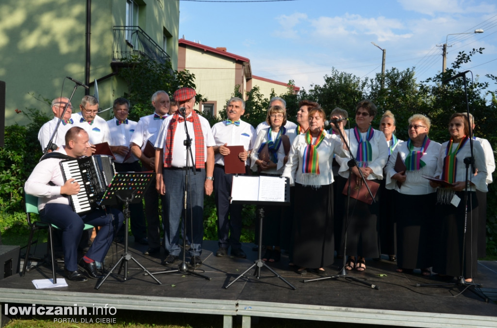 Koncert przy baszcie - śpiewały chóry seniorów