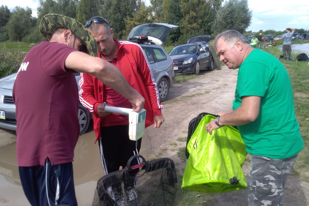 Zawody wędkarskie PZW Bełchów na zalewie w Łowiczu
