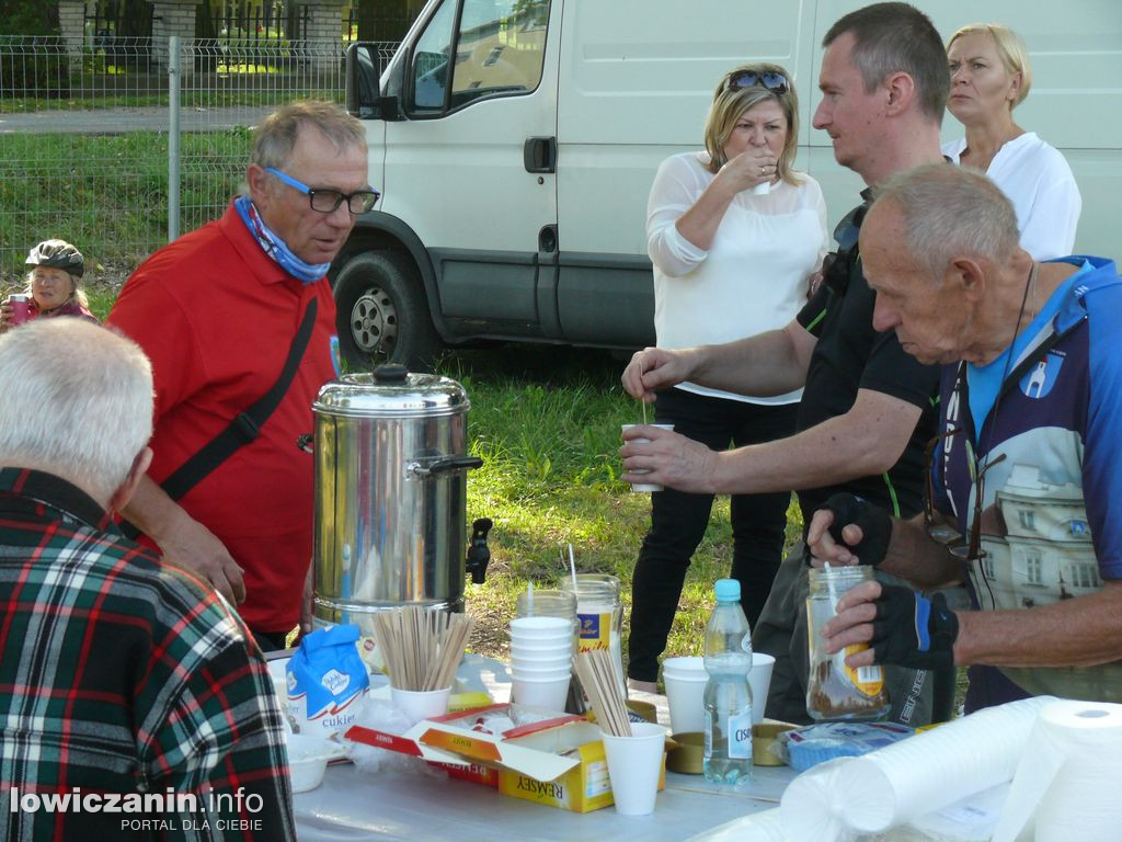 Uczestnicy rajdu szlakiem 10 Pułku Piechoty